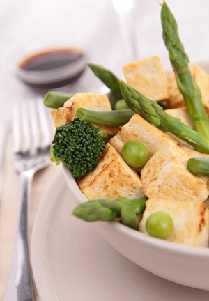 Tofu with chilli, asparagus, broccoli and rice