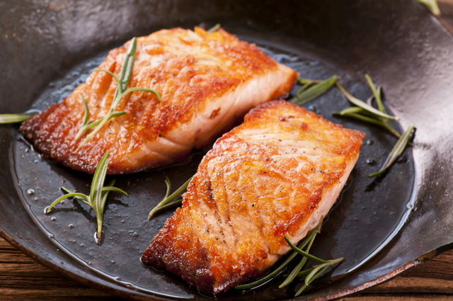 Pan-fried salmon with watercress, croutons &amp; capers