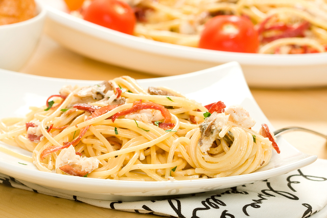 Crab linguine with chilli &amp; parsley