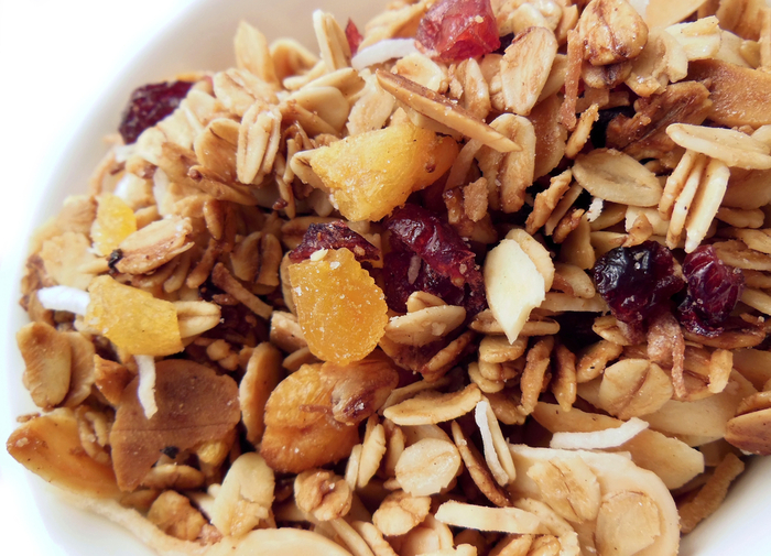 Crunchy granola with honey and dried fruit | MummyPages.ie