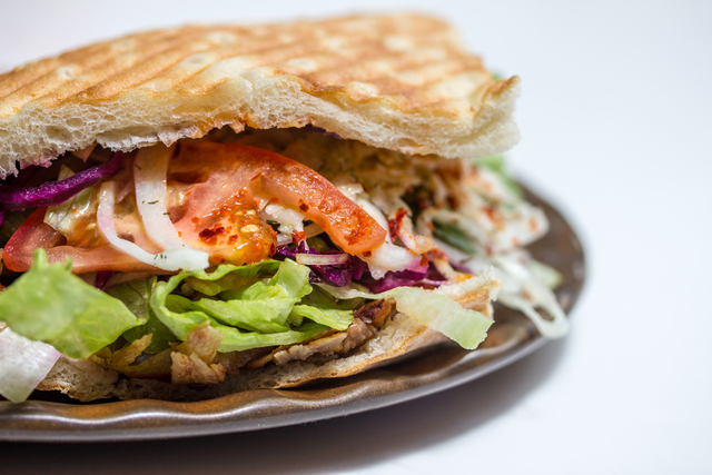 Spicy lamb with vegetables and flat bread 