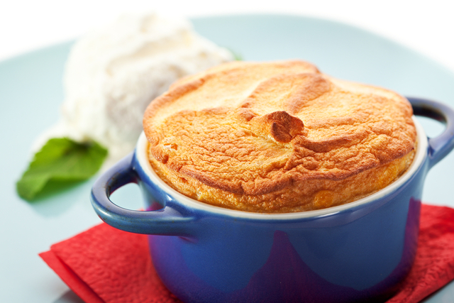 Bread with pineapple and ham soufflé 