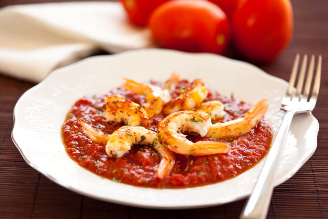 Prawn tapas with bread and tomato sauce