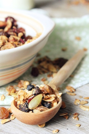 Wheat-free granola with almonds and apricots