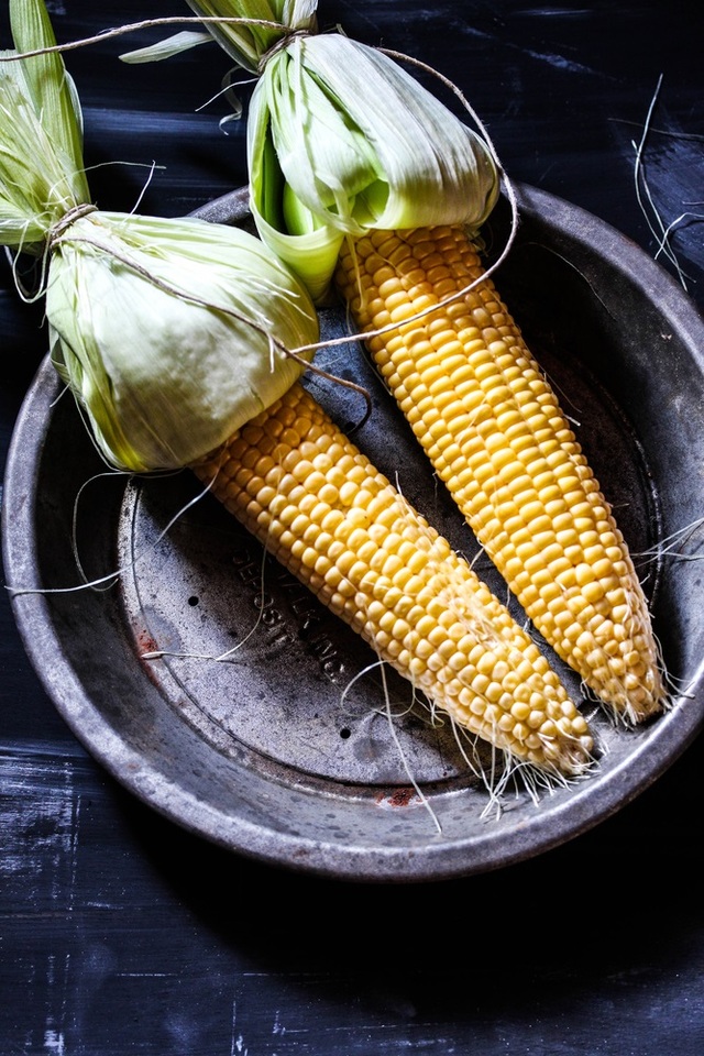 Butter bean salad with corn cob salad