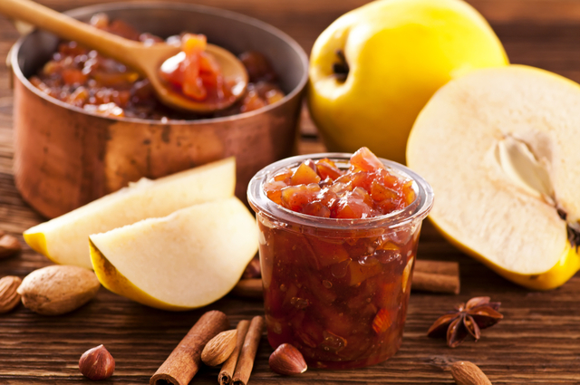 Apple and mango chutney