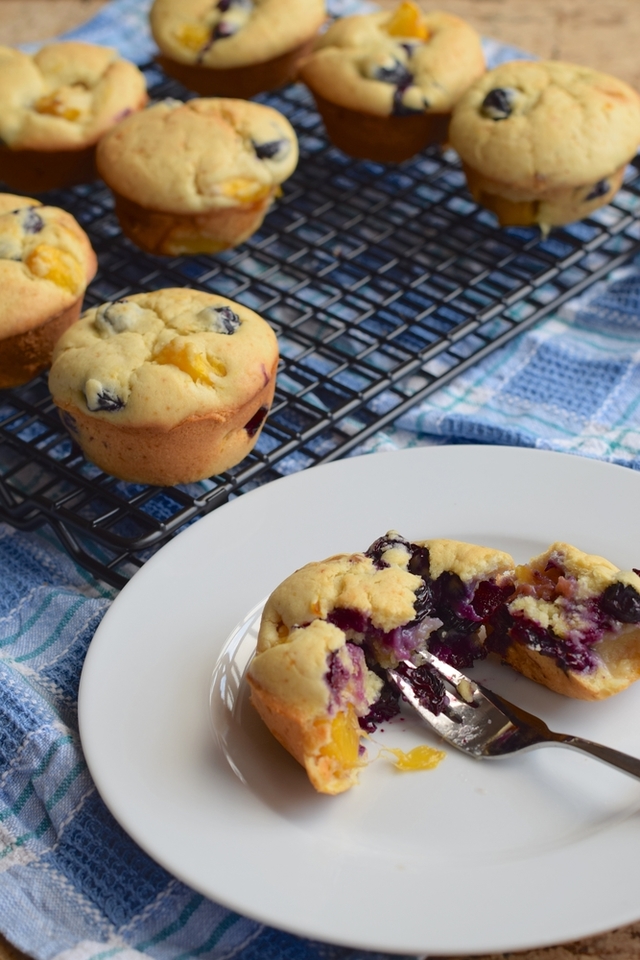 Peach and blueberry cream muffins