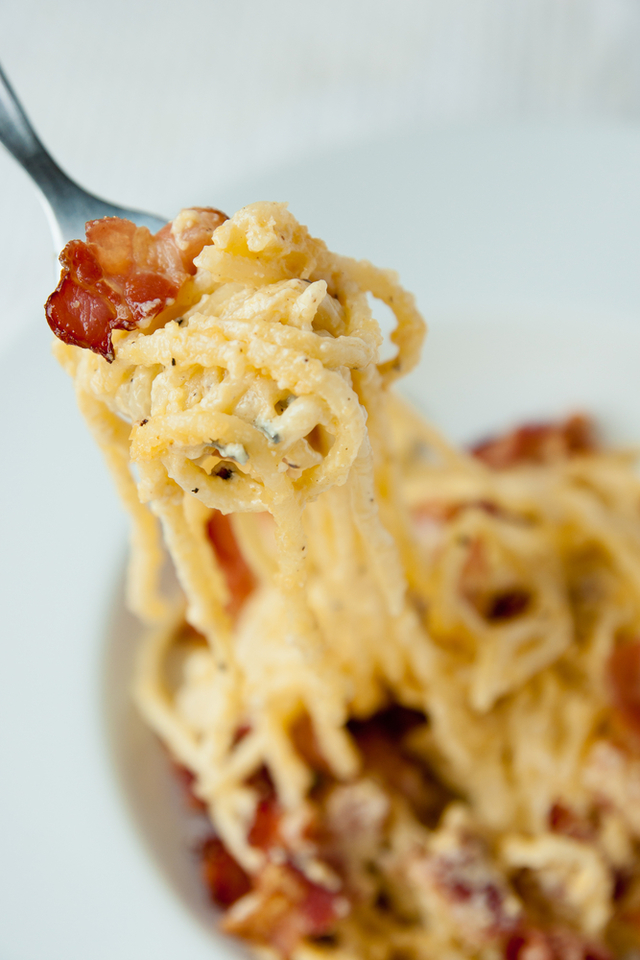 Crispy bacon and tomato spaghetti