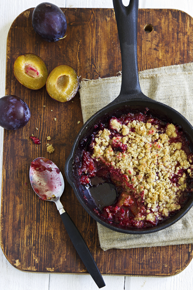 Plum crumble