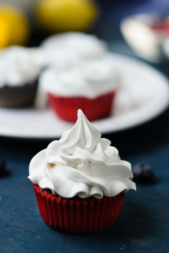 Meringue topped cakes