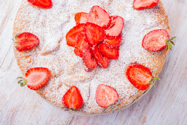 Strawberry torte