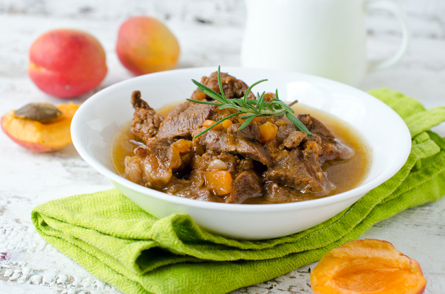 Lamb with apricots