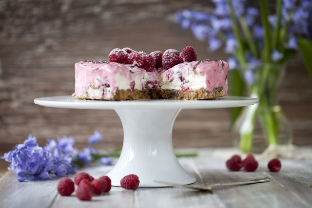 Raspberry with lemon cheesecake