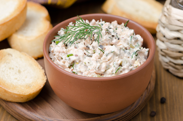 Smoked salmon with citrus and dill paté