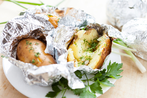 Spring onion jacket potatoes with smoked fish