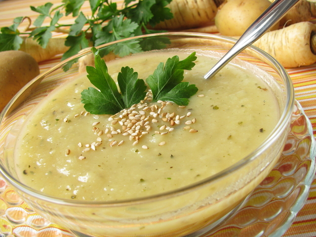 Spicy parsnip with cauliflower soup