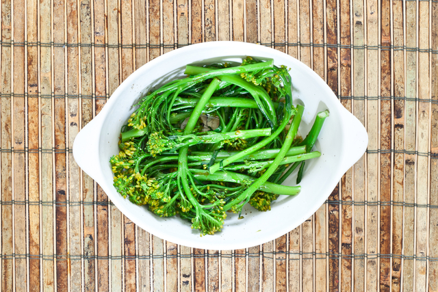 Tender broccoli in citrus butter 