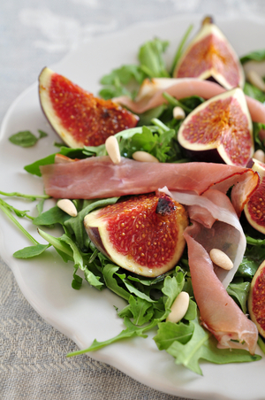 Fig and mozzarella salad