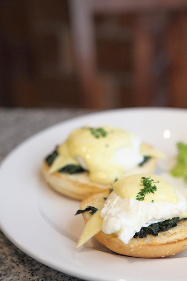 Classic eggs Florentine