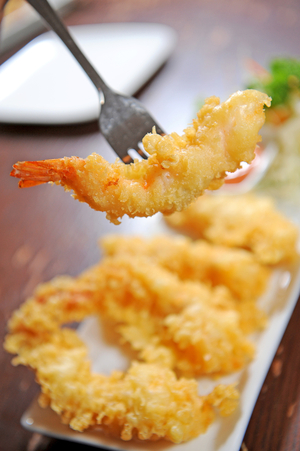 Prawn tempura with dip