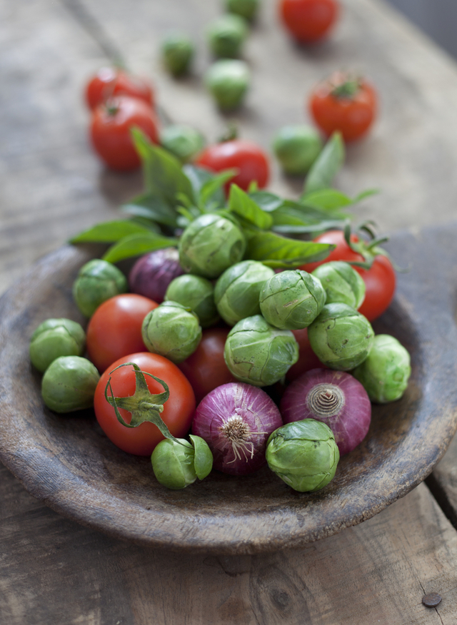 Brussel sprouts, red onion and tomato salad