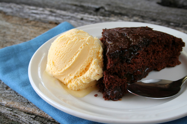 Skinny chocolate fudge cake