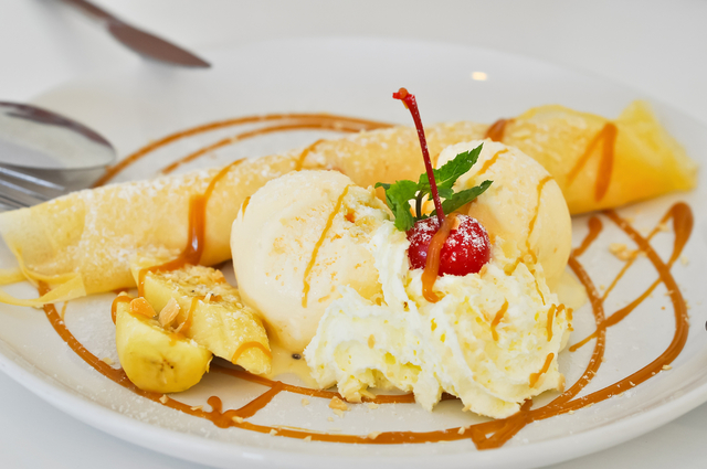 Cinnamon pancakes with caramel sauce, and HB Banana Brick Ice Cream 