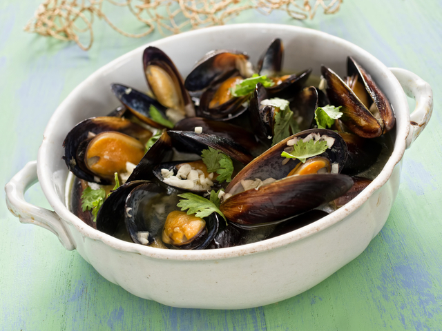 Spiced broth with mussels