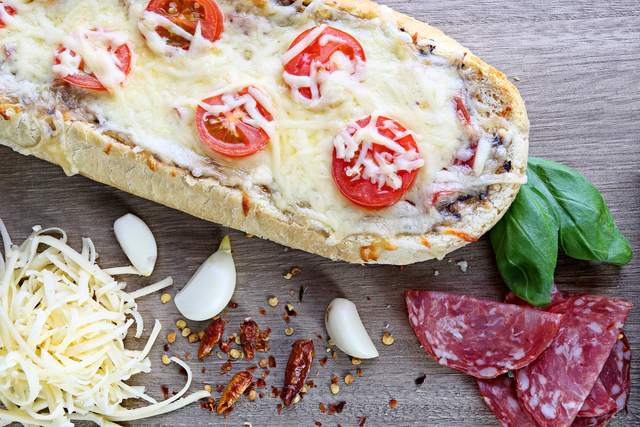 Cherry tomato and cheese garlic slices