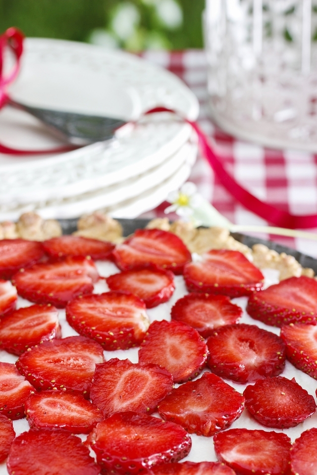 Simple strawberry tart