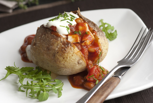 Baked potato with spicy chicken