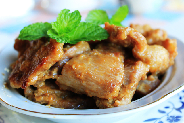 Sticky ginger pork chops