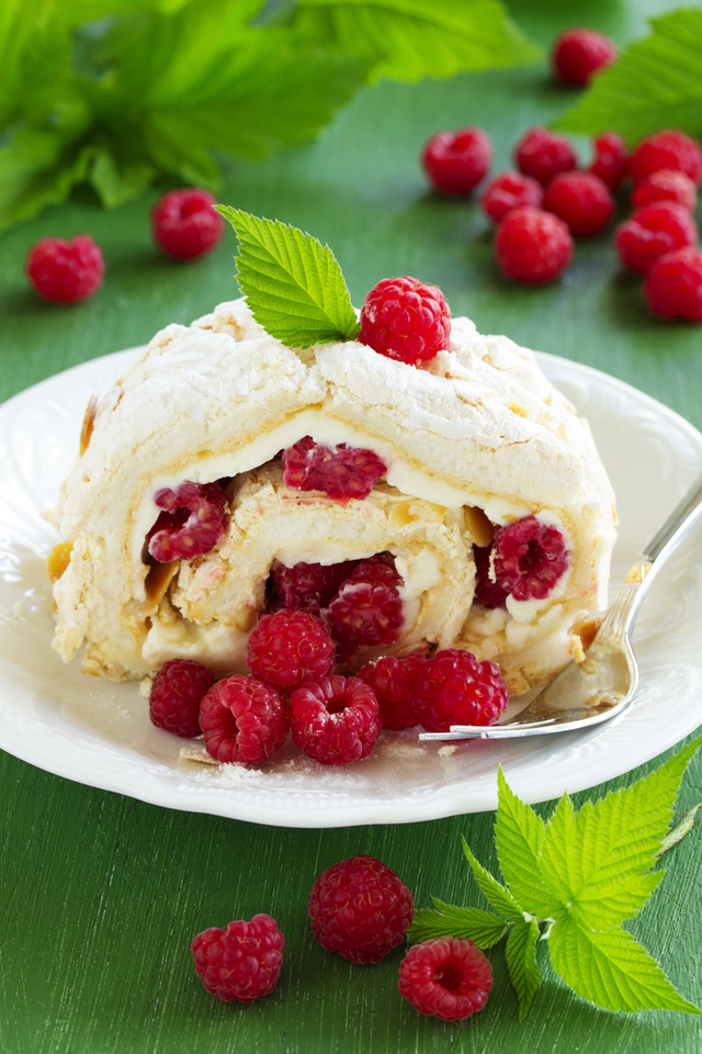 Raspberry meringue roulade