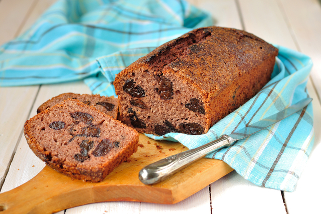 Plum and almond loaf 