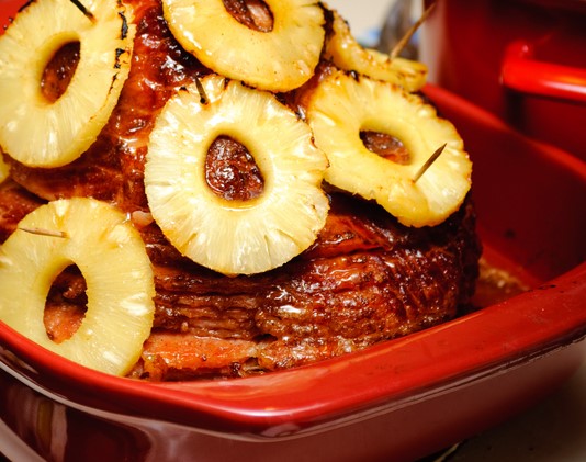 Glazed ham with mustard and tropical fruit
