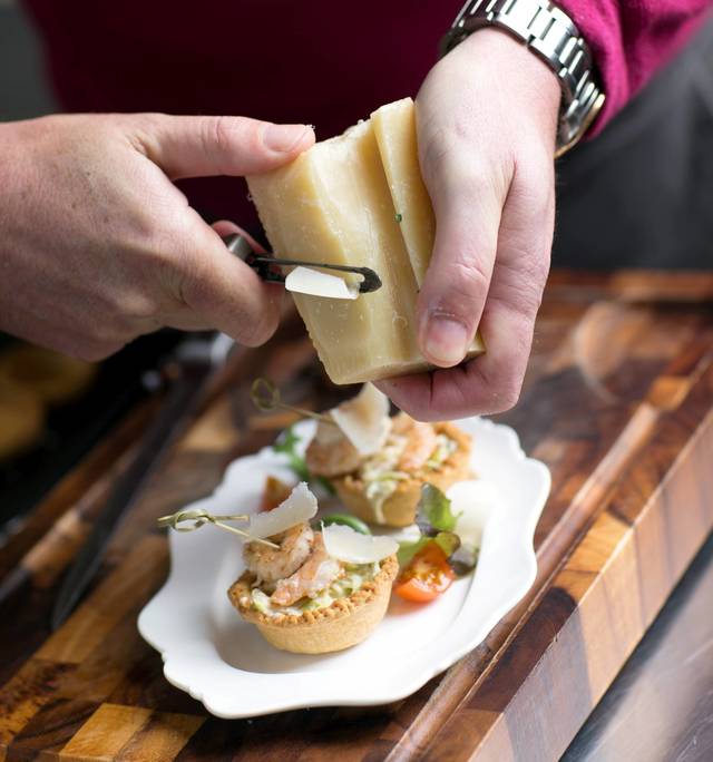 Prawn &amp; creamed leek tartlet with Parmesan pastry