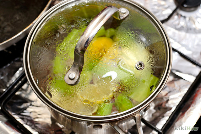 Simple poached chicken | MummyPages.ie