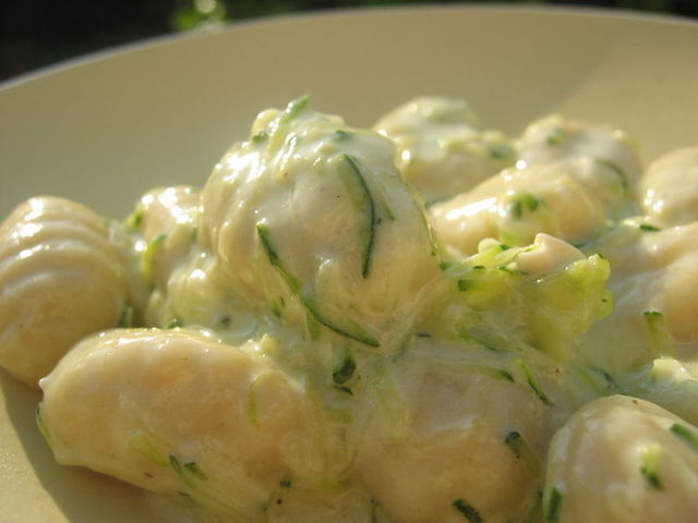 Courgette gnocchi with mascarpone cheese and spring onions