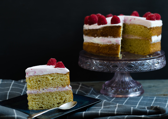 HB Hazelbrook Farm Raspberry Ripple ice cream cake 