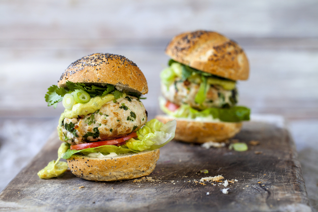  Turkey burgers with guacamole