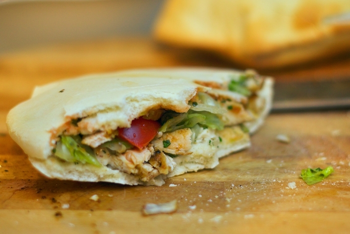 Pita pockets with chicken and salsa