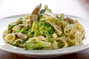 Fast chicken and broccoli pasta