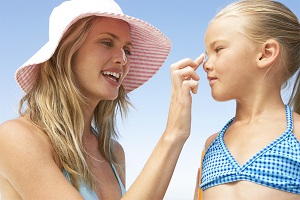 How to keep your children and babies safe in the sun 