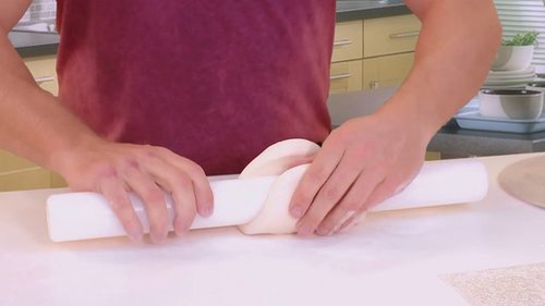 How to cover a cake board with icing