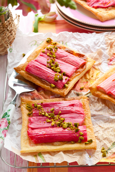 Rhubarb puff pastry tart