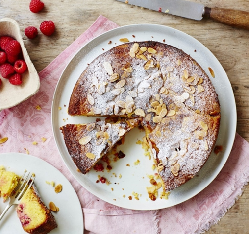 Almond polenta cake with raspberries 