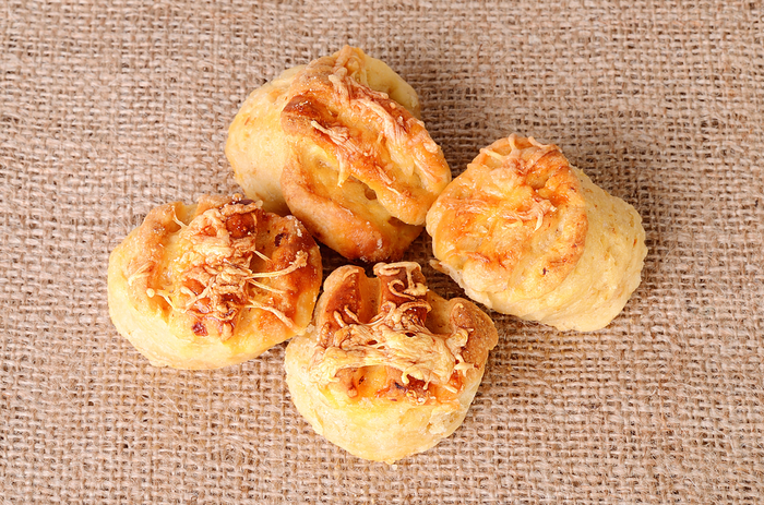 Savoury cheese scones