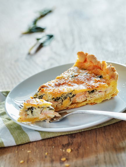 Salmon and spinach quiche