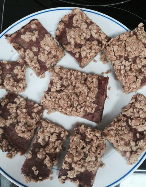 Healthy and delicious rhubarb oat bars