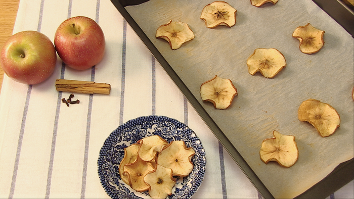 Spiced apple chips